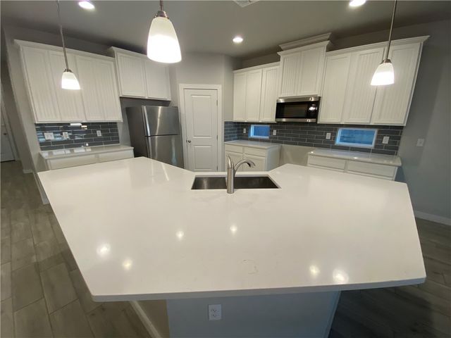 109 Highwood Dr, Rockport, TX 78382