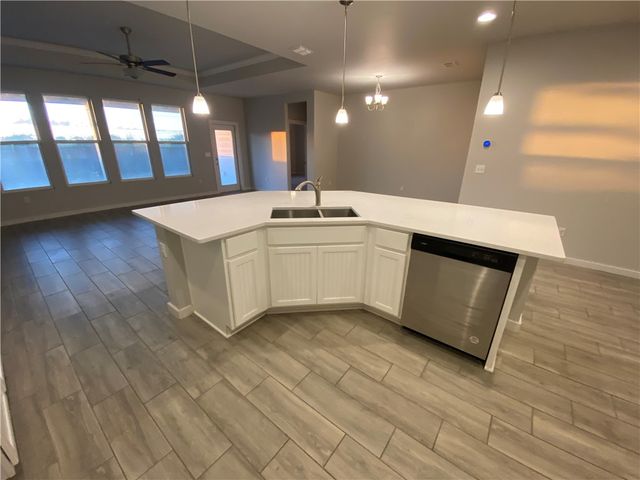 109 Highwood Dr, Rockport, TX 78382