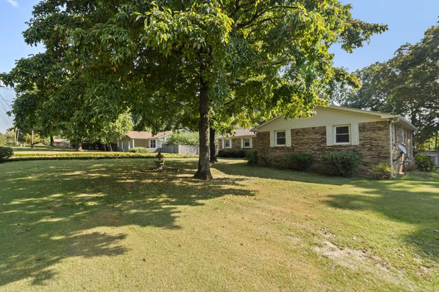 126 Robin Hood Rd, Dickson, TN 37055