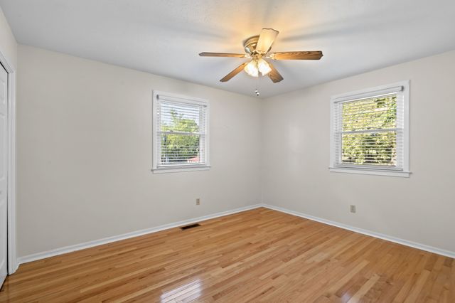 126 Robin Hood Rd, Dickson, TN 37055