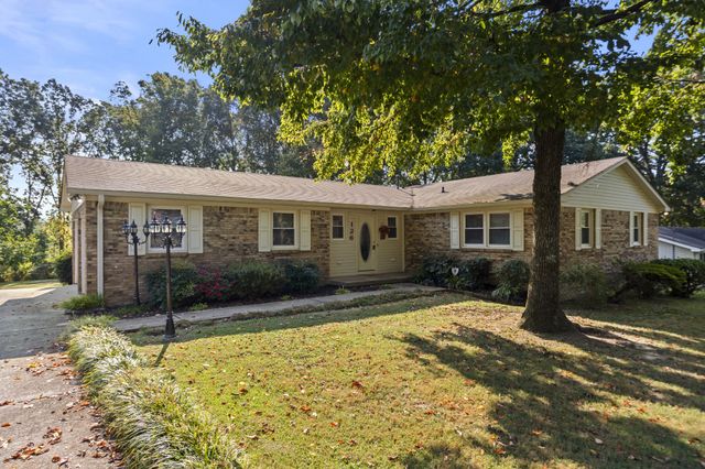 126 Robin Hood Rd, Dickson, TN 37055