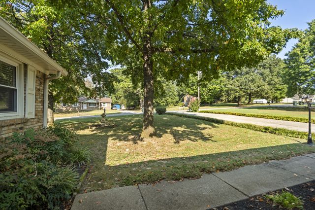 126 Robin Hood Rd, Dickson, TN 37055