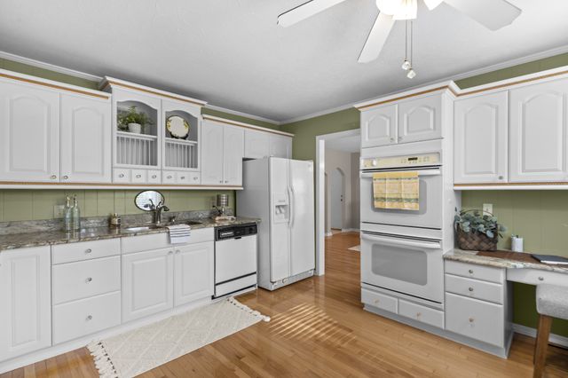 126 Robin Hood Rd, Dickson, TN 37055