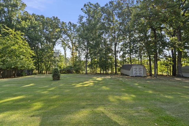 126 Robin Hood Rd, Dickson, TN 37055