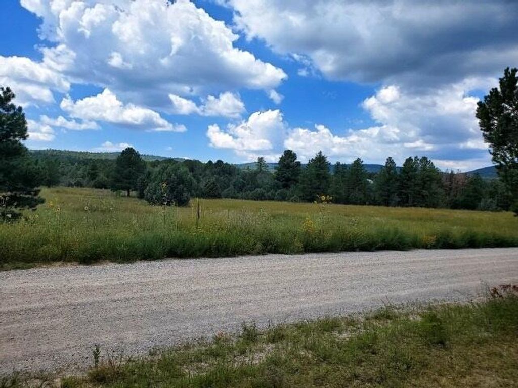 10 Young Road, Tijeras, NM 87059