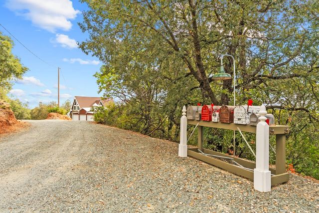 12865 Mierkey Rd, Pine Grove, CA 95665