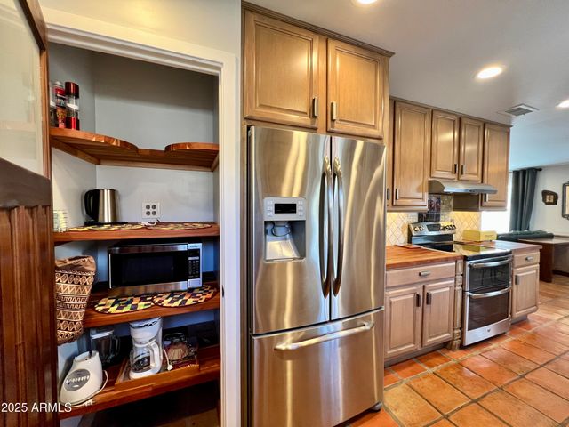 37801 N CAVE CREEK Road 23, Cave Creek, AZ 85331