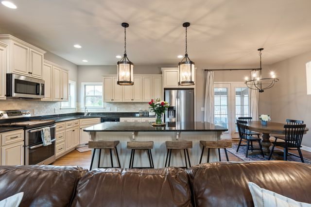 6013 Sanmar Dr, Spring Hill, TN 37174