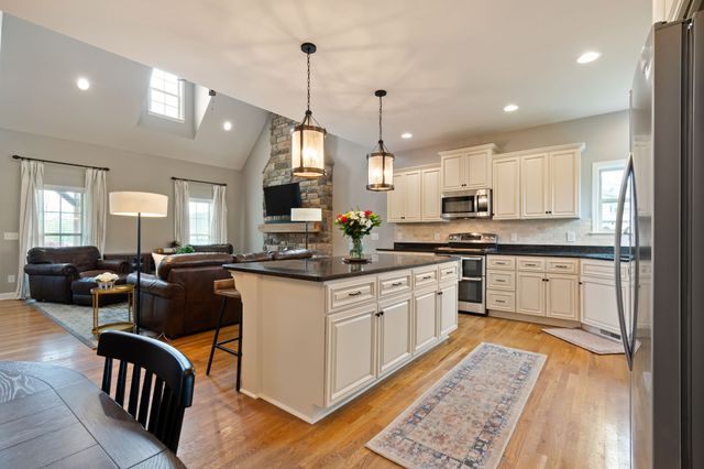 6013 Sanmar Dr, Spring Hill, TN 37174