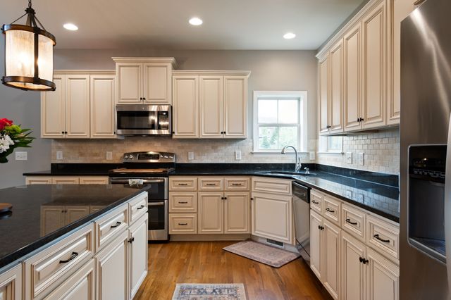 6013 Sanmar Dr, Spring Hill, TN 37174