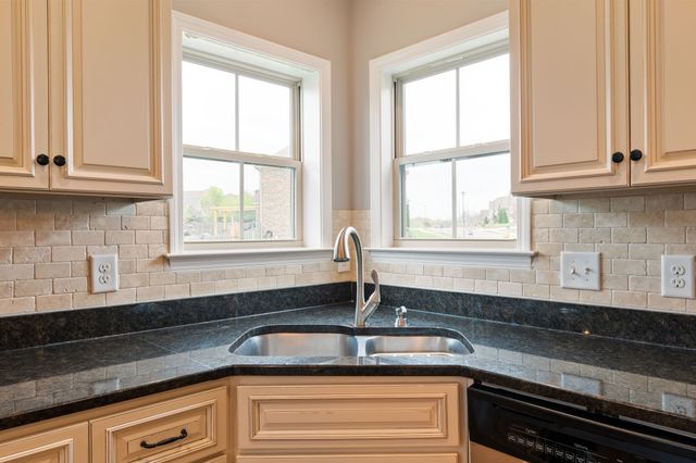 6013 Sanmar Dr, Spring Hill, TN 37174