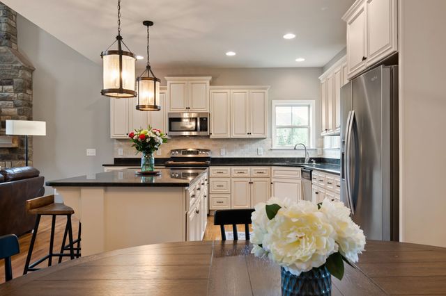 6013 Sanmar Dr, Spring Hill, TN 37174