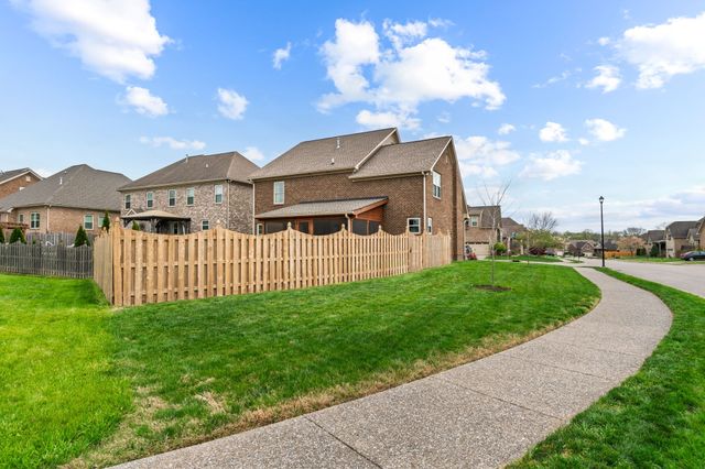 6013 Sanmar Dr, Spring Hill, TN 37174