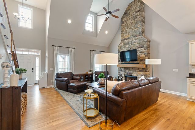 6013 Sanmar Dr, Spring Hill, TN 37174