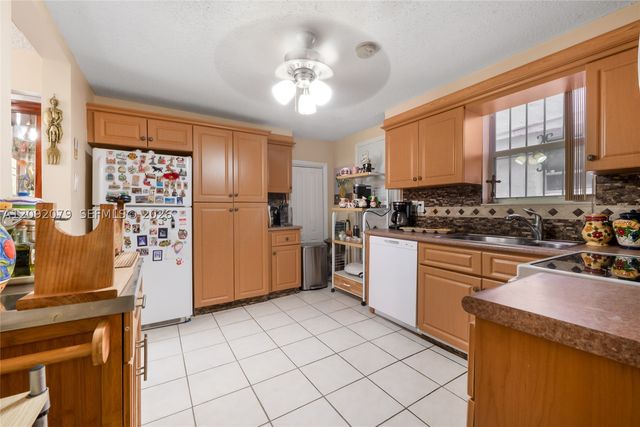 569 SW 5th St, Miami, FL 33130