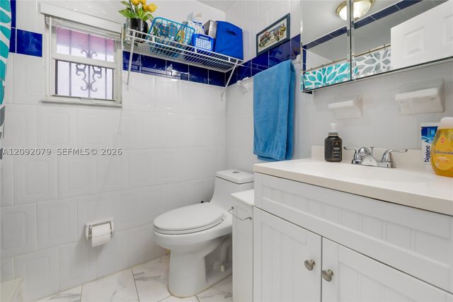 569 SW 5th St, Miami, FL 33130