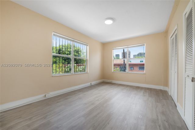 569 SW 5th St, Miami, FL 33130