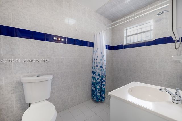 569 SW 5th St, Miami, FL 33130