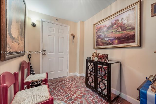 569 SW 5th St, Miami, FL 33130