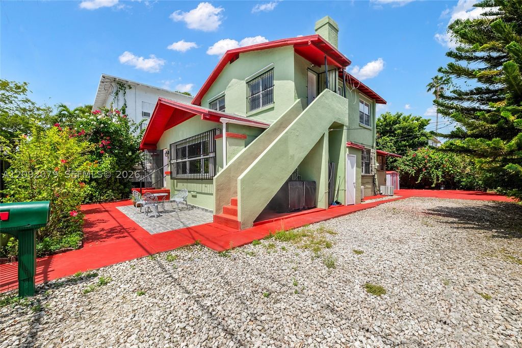 569 SW 5th St, Miami, FL 33130