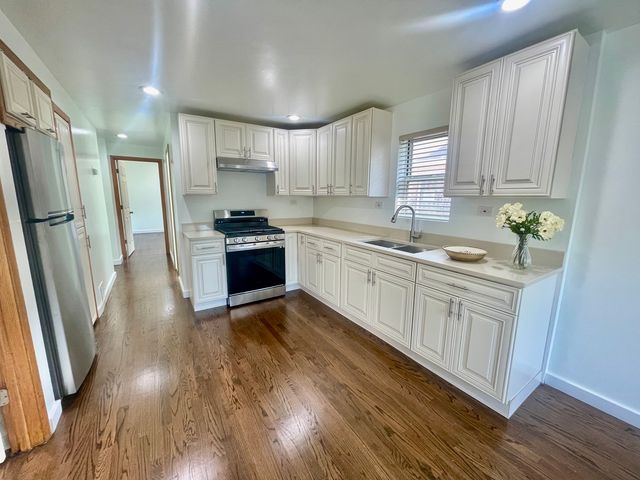 847 W 50th Street, Chicago, IL 60609