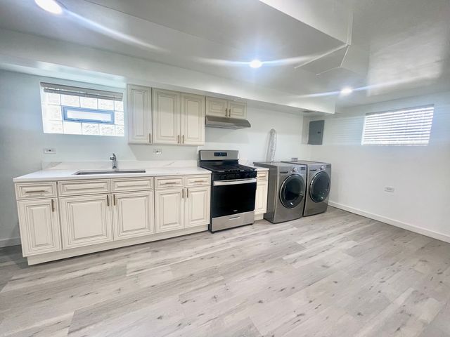 847 W 50th Street, Chicago, IL 60609