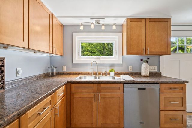 626 County Road, New London, NH 03257