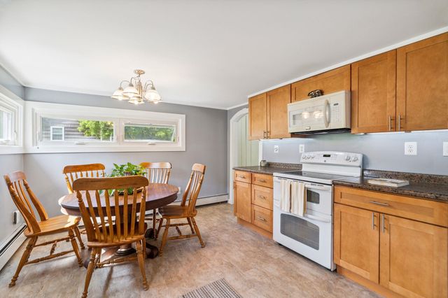 626 County Road, New London, NH 03257