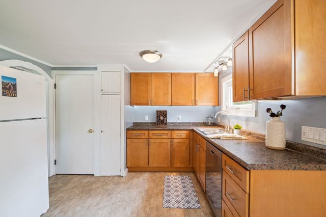 626 County Road, New London, NH 03257