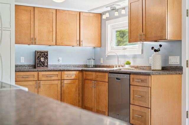 626 County Road, New London, NH 03257