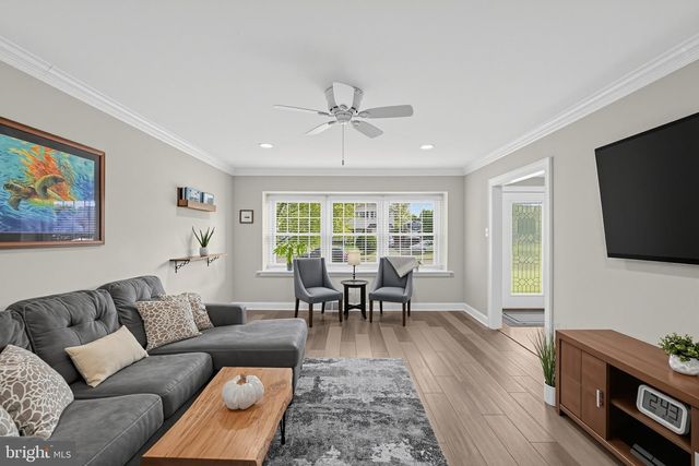 685 ARBOR LN, Warminster, PA 18974