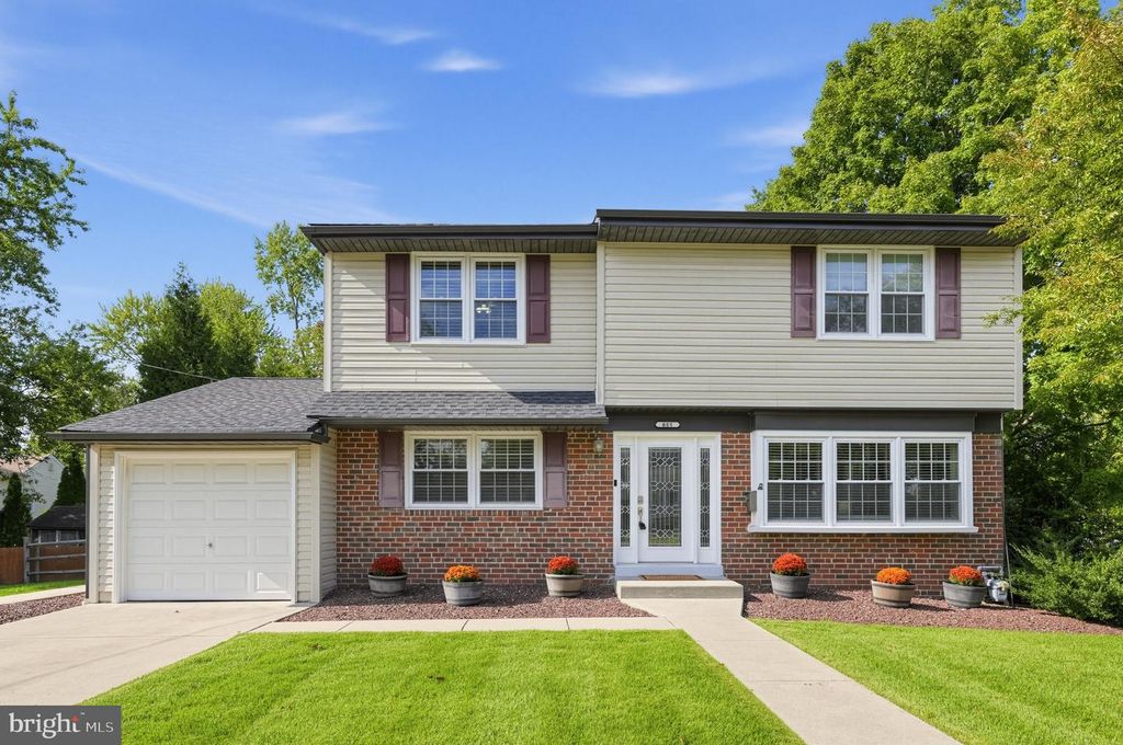 685 ARBOR LN, Warminster, PA 18974