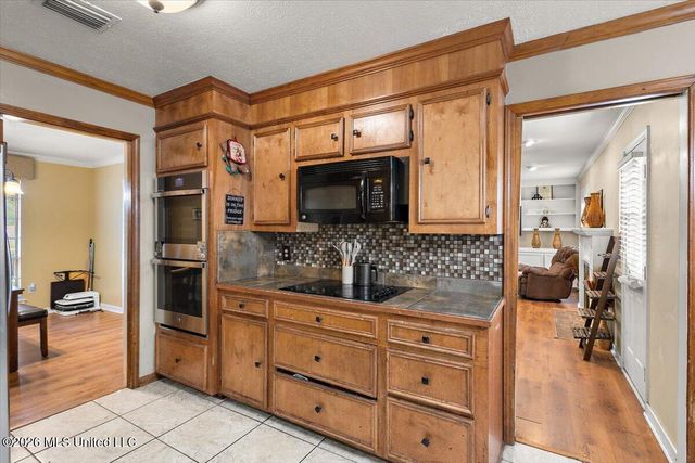 5207 Meadow Oaks Park Drive, Jackson, MS 39211