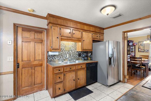 5207 Meadow Oaks Park Drive, Jackson, MS 39211
