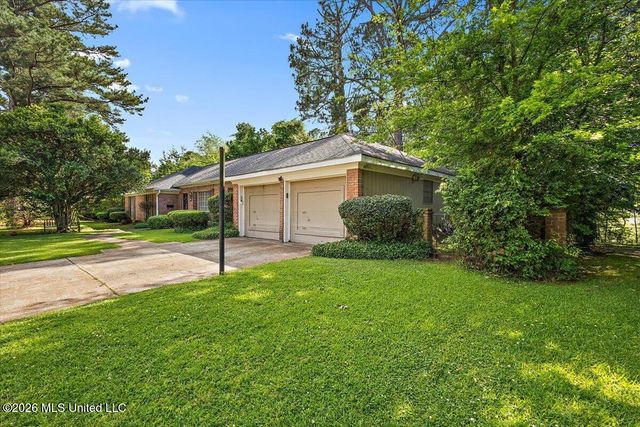 5207 Meadow Oaks Park Drive, Jackson, MS 39211