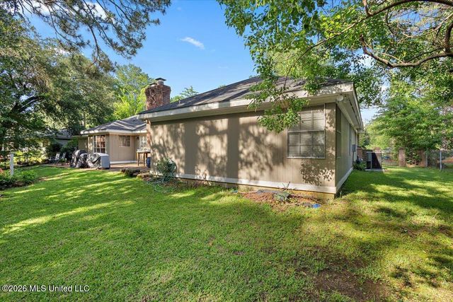 5207 Meadow Oaks Park Drive, Jackson, MS 39211