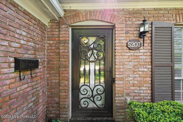 5207 Meadow Oaks Park Drive, Jackson, MS 39211