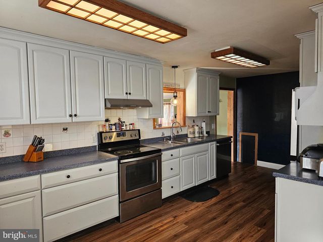 57 UNION ST, Pennsville, NJ 08070