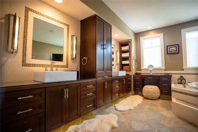 9110 E LAKE Road, North East, PA 16428