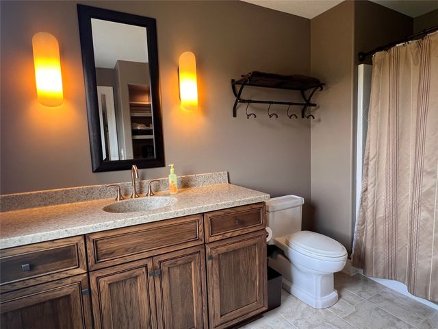 9110 E LAKE Road, North East, PA 16428