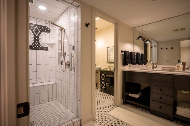 9110 E LAKE Road, North East, PA 16428