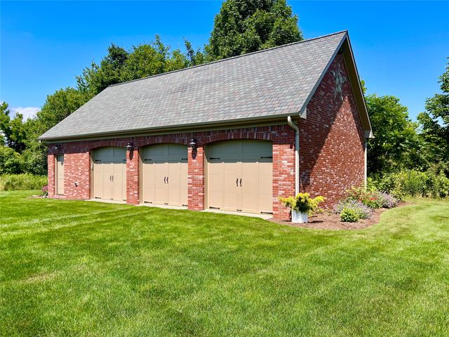 9110 E LAKE Road, North East, PA 16428