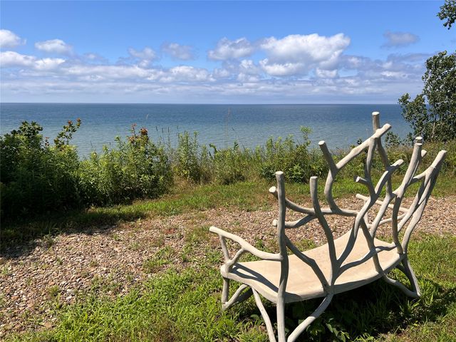 9110 E LAKE Road, North East, PA 16428