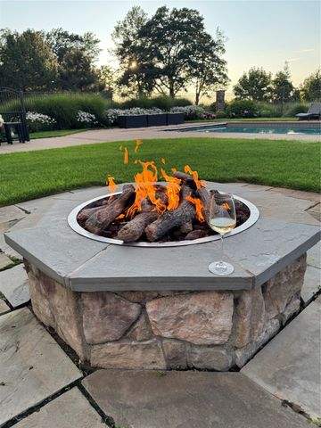 9110 E LAKE Road, North East, PA 16428