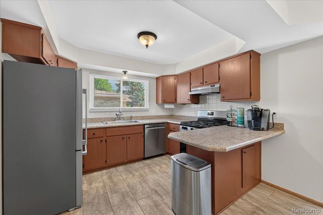 34452 Esper Drive, Sterling Heights, MI 48312