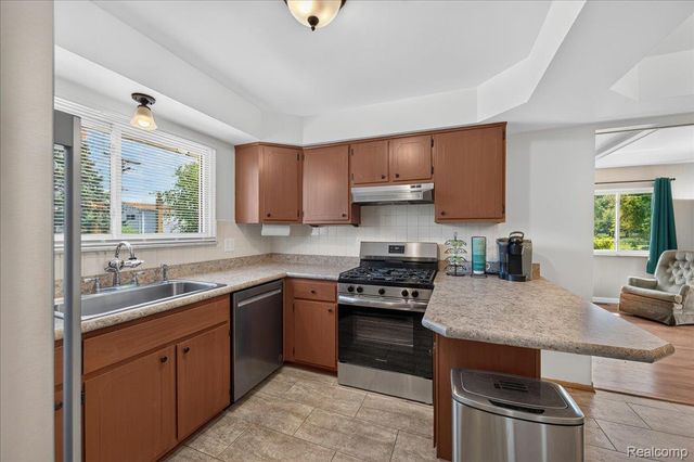 34452 Esper Drive, Sterling Heights, MI 48312