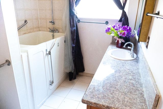 3340 43rd St, Sacramento, CA 95817