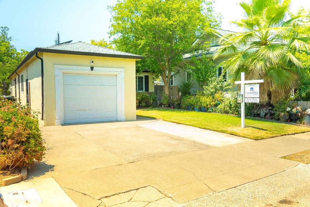 3340 43rd St, Sacramento, CA 95817