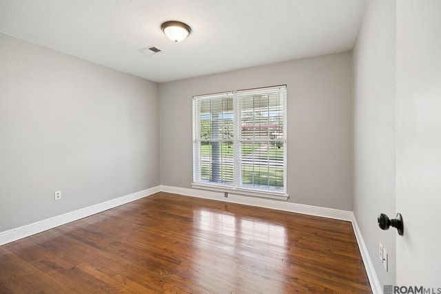 9550 Southlawn Dr, Baton Rouge, LA 70810