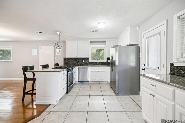 9550 Southlawn Dr, Baton Rouge, LA 70810